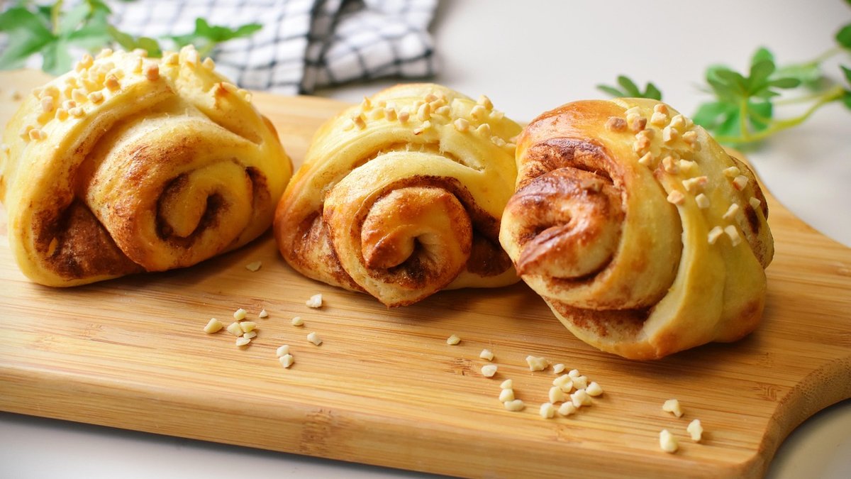 Cosy Winter Bakes to Warm the Home